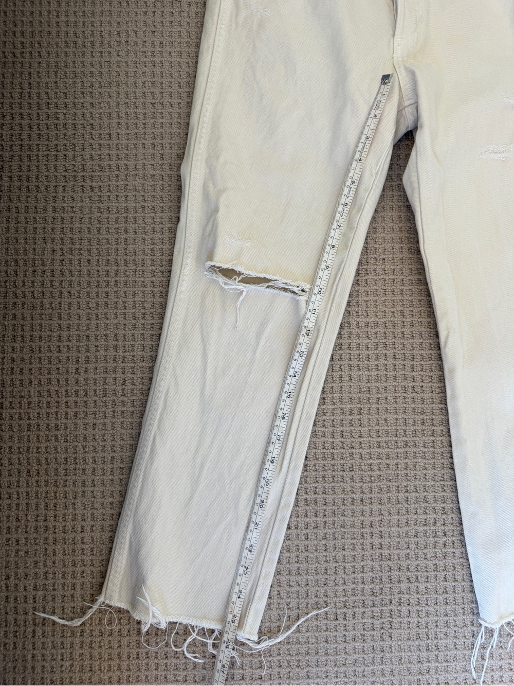 AMO Distressed Cropped Jeans | Cream | Size 27 - Picture 4 of 4